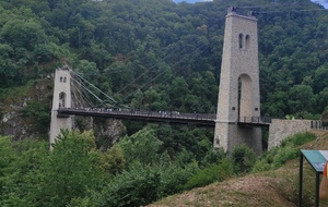 RANDONNEE A LA JOURNEE  LE VIADUC DES ROCHERS NOIRS ET LAC DE MARCILLAC